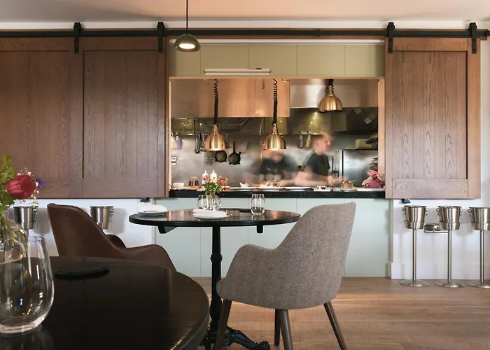 Pentonbridge - Restaurant With 여관