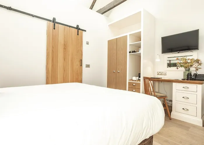 Pentonbridge - Restaurant With 여관 칼라일