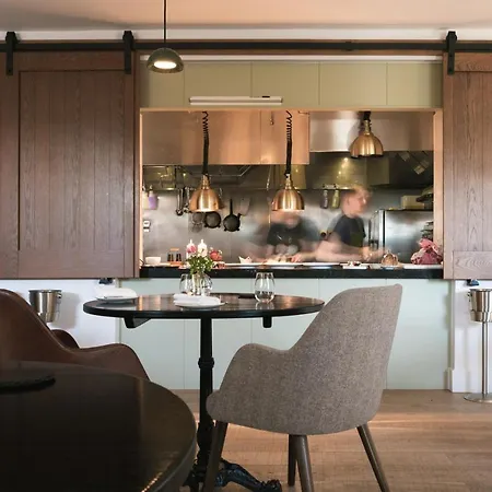 Pentonbridge - Restaurant With Inn